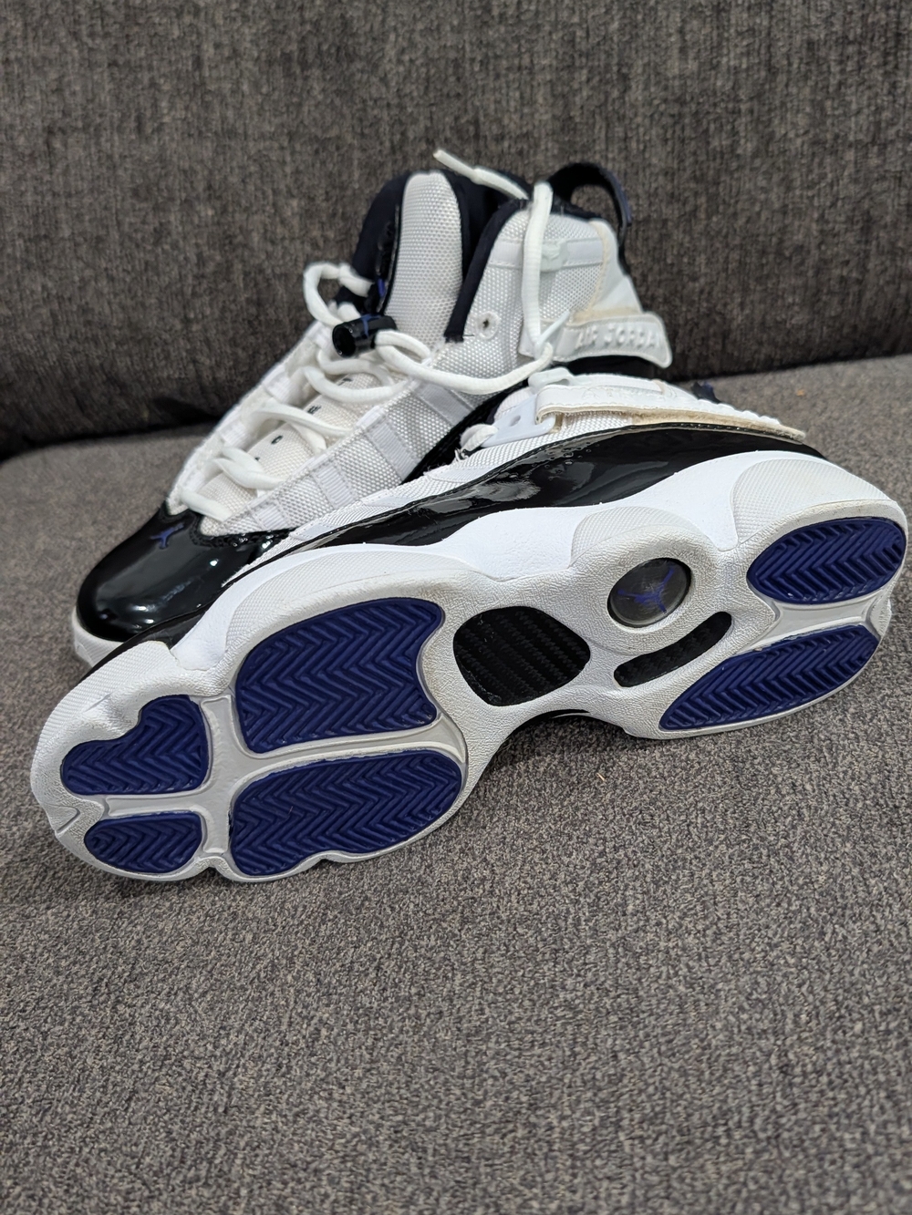Jordan Retro White/Black with Blue Accents - Picture 4 of 10